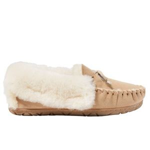 Size 9 LL Bean Women’s Wicked Good Moccasin Slippers